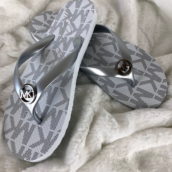 LAST ONE! Michael Kors Flip Flops Sandals NEW - Picture 2 of 7